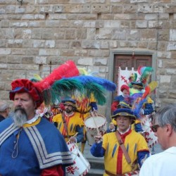 Cérémonie en costume devant le Palzzo Vecchio à Florence (1)
